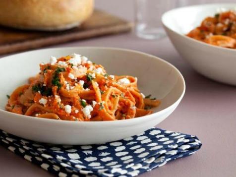 Meatless Monday: Fettuccine With Creamy Red Pepper-Feta Sauce