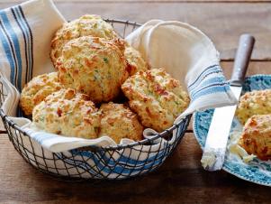 CCKEL104L_Bacon-Cheddar-and-Chive-Biscuits_s4x3