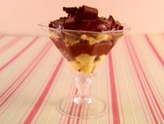 Cooking Channel serves up this Panettone Trifle recipe from Giada De Laurentiis plus many other recipes at CookingChannelTV.com