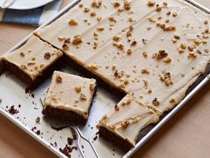 CCKEL107L_Chocolate-Sheet-Cake-with-Peanut-Butter-Frosting_s4x3