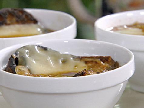 Guinness and Onion Soup with Irish Cheddar Crouton