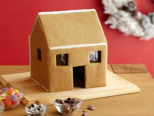 CCRAB302_Gingerbread-House-and-People-Process-2_s4x3