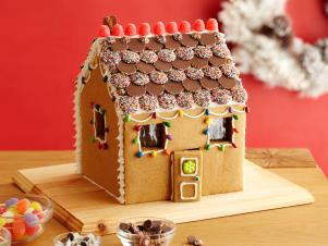 CCRAB302_Gingerbread-House-and-People-Process-3_s4x3