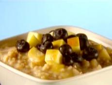 Cooking Channel serves up this Growing Oatmeal Bowl recipe from Lisa Lillien plus many other recipes at CookingChannelTV.com