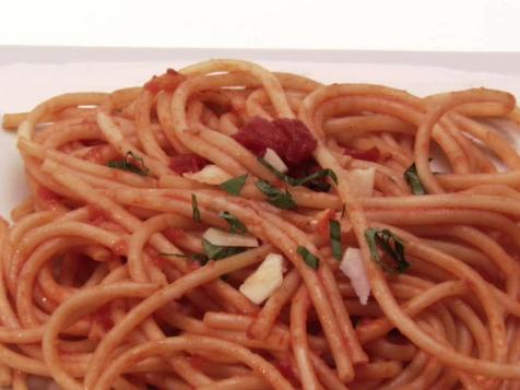 Bucatini with Tomato Sauce and Fresh Basil