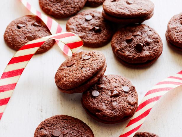 SPIKED CHOCOLATE DECADENCE COOKIE
Karen Morgan, Blackbird Bakery
Food Network Kitchen
Food Network
Glutinous Rice Flour, Tapioca Starch, Sorghum Flour, Cornstarch, Finely Ground GlutenFree
Quick Cooking Oats, Guar Gum, GlutenFree
Flour Blend, Dutch Processed Cocoa, Baking
Soda, Unsalted Butter, Light Brown Sugar, Sugar, Kosher Salt, Egg, Vanilla Extract, GlutenFree
Vodka, Semisweet Chocolate Chips, Bittersweet Chocolate, Heavy Cream, Salted Butter, Light
Corn Syrup