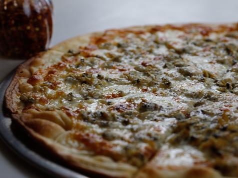 Lee's Famous White Clam Pizza