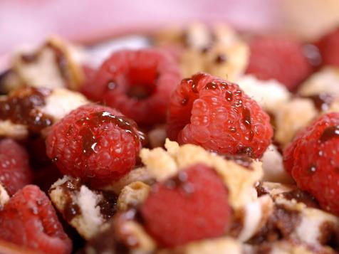 Biscuit Crumble with Chocolate and Raspberries