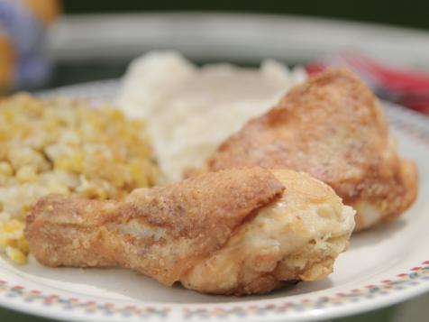 Fried Chicken with Mashed Potatoes and White Gravy