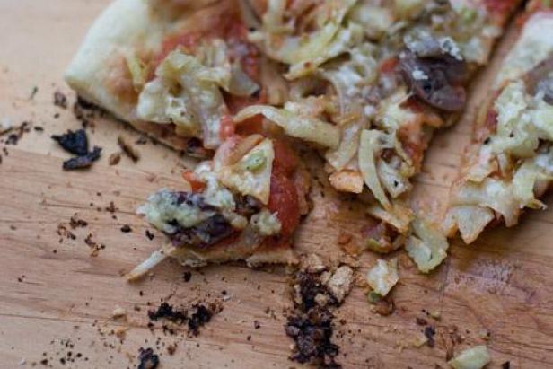 Grilled Pizza with Fennel and Olives from 101 Cookbooks