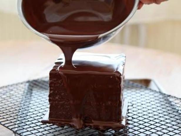 Pour Chocolate on the Cake