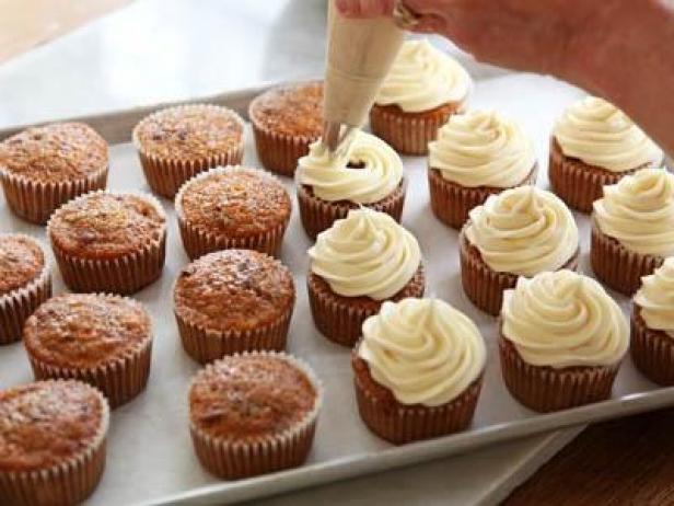 Frosting Cupcakes