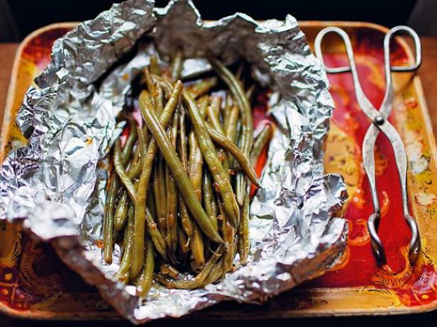 Foil-Baked Green Beans with Soy Sauce and Garlic