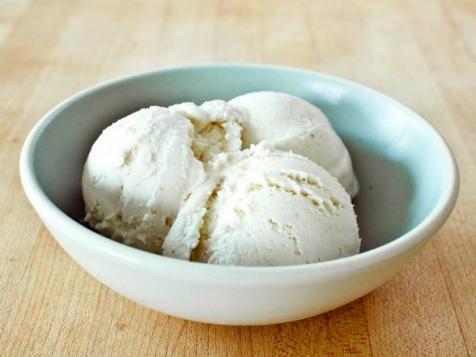 Make Your Vanilla Ice Cream Pop with Striking Sauces