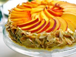 CCFFA109_Almond-Meringue-Cake-with-Peaches_s4x3
