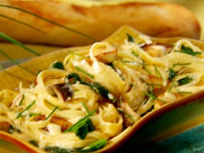 Fettuccini with king oyster mushrooms and herbs.
