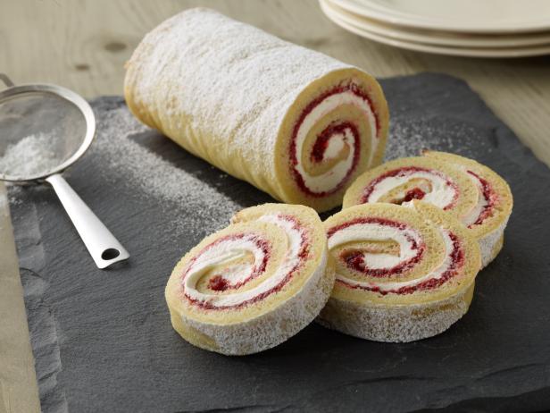 Raspberry Jelly Roll - Hindbærroulade — Sweet • Sour • Savory