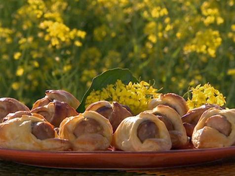 Chicken-Apple Sausage Bites with Hot Sweet Mustard