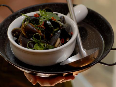 Mussels with Asian Basil and Oyster Sauce