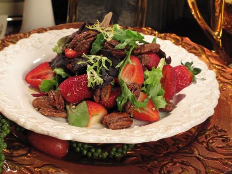 Candied Pecan and Strawberry Salad