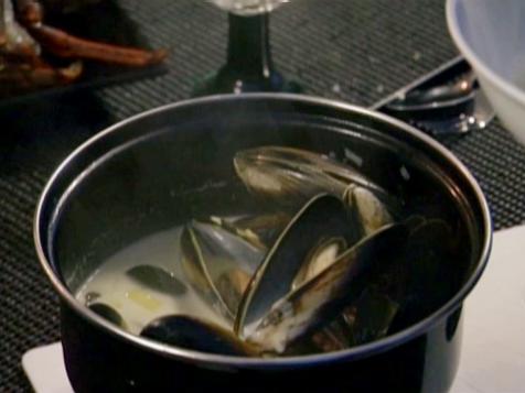 Mussels with White Wine and Leek
