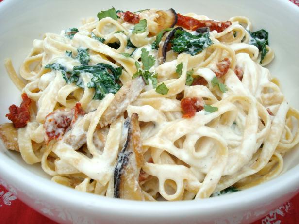 Fettuccine Alfredo With Shiitake Mushrooms Kale And Sun Dried Tomatoes Recipes Cooking Channel Recipe Cooking Channel