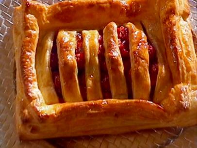 Stacked Puff Pastry with Cherries. Alton Brown
Good Eats
EA1D07