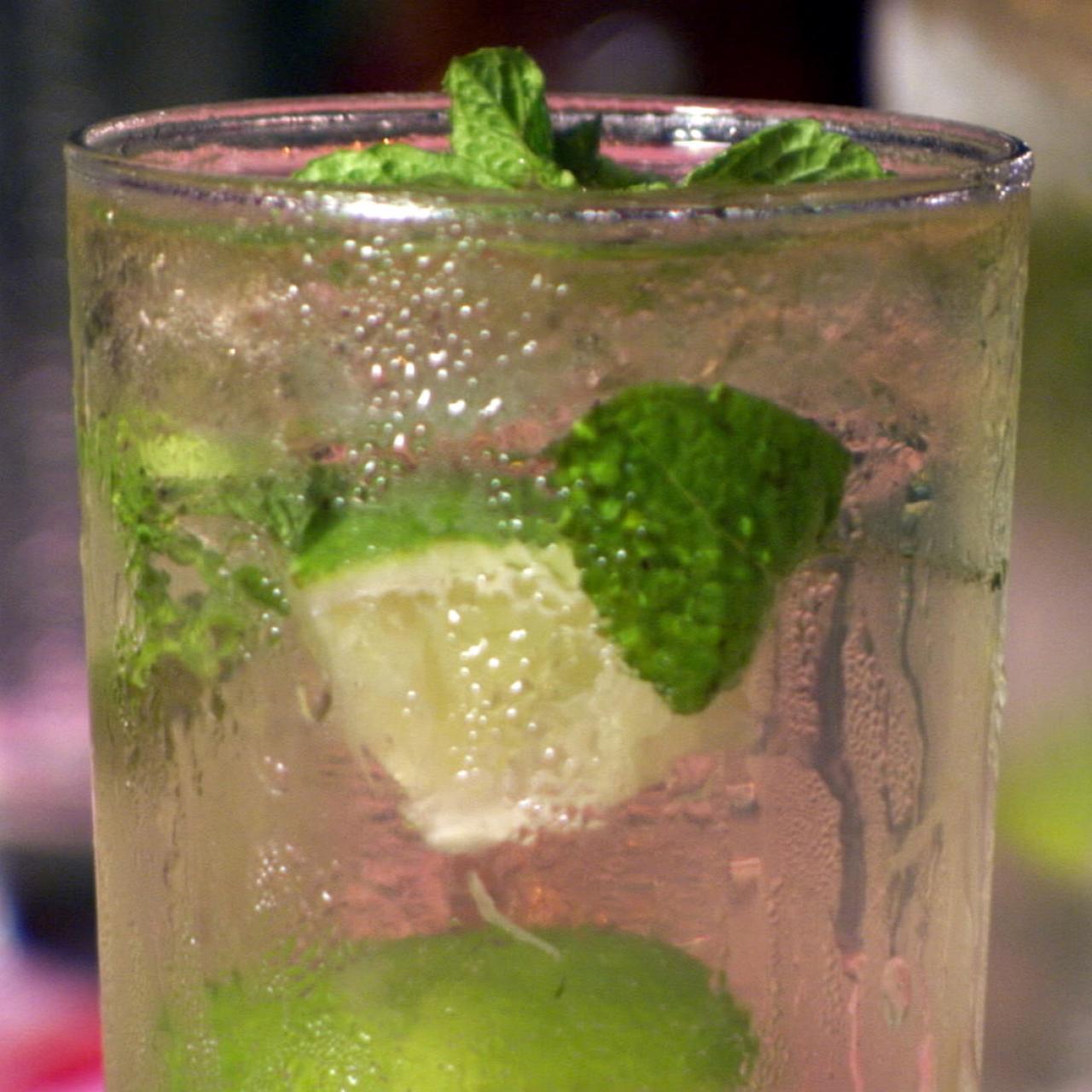 Virgin Mojito Mocktail Recipe {VIDEO} - The Live-In Kitchen