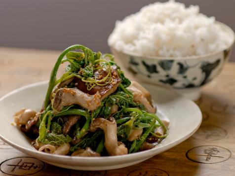 Wild Shitake Mushroom and Choko Leaf Stir Fry: Nam Xao La Su Su