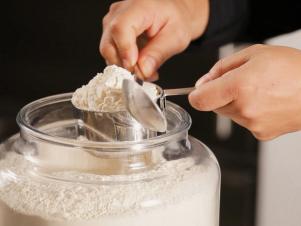 Level Off Cup of Flour With Knife