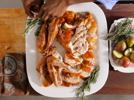 How to Carve a Turkey for Thanksgiving {with Video & Pictures} – Well Plated