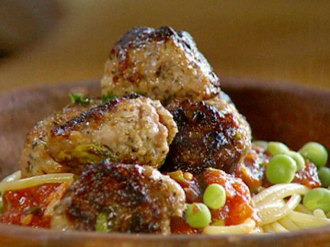 Quick Sausage Meatballs with a Tomato and Basil Sauce, Spaghetti and Sweet Raw Peas