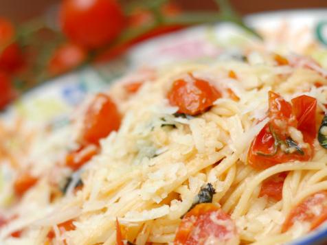 Spaghetti con Pomodorini e Pecorino: Spaghetti with Cherry Tomatoes and Pecorino