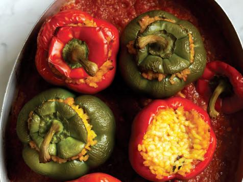 Bell Peppers Stuffed with Rice in Tomato Sauce (Pimientos Rellenos de Arroz con Salsa de Tomates)