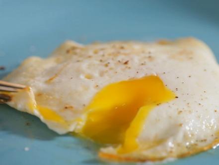 How to Fry an Egg Sunny Side Up, Over Easy, Over Medium or Over Hard