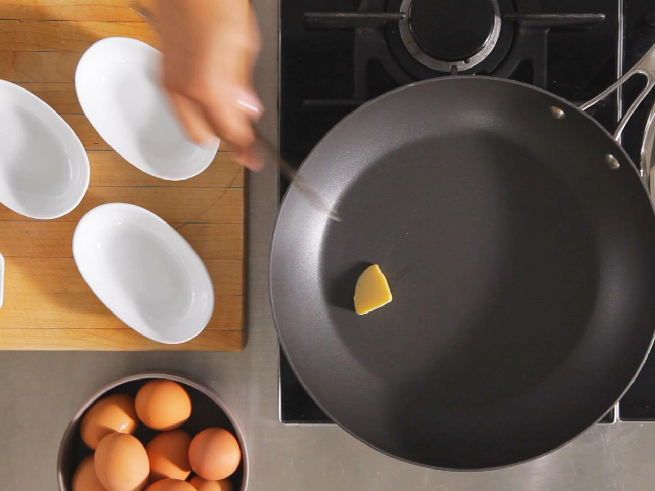 Watch How to Fry an Egg Over Easy, Epicurious Essentials: Cooking How-Tos