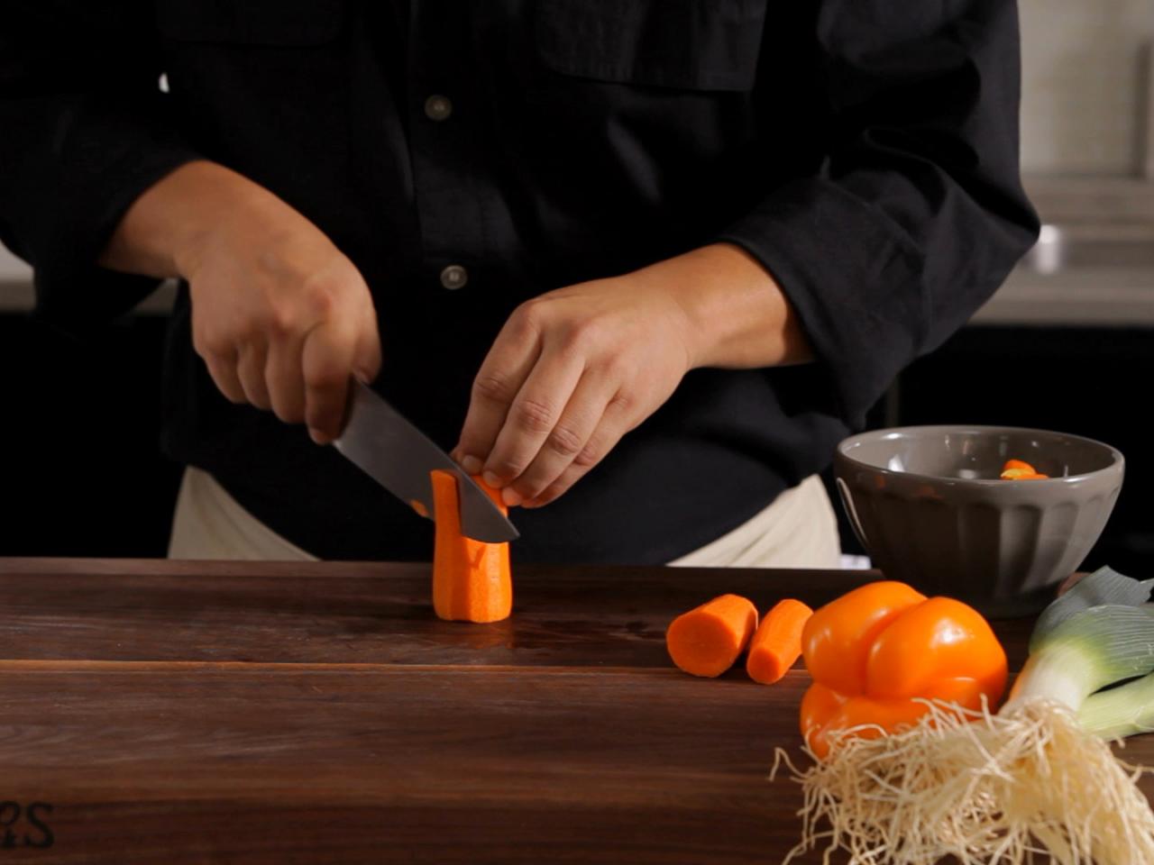 How to dice and julienne a carrot - Bounceback Food CIC