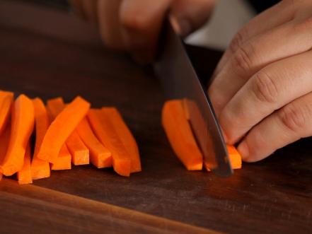 Let's talk how to dice a carrot! More knife skills and cooking tips on my  substack newsletter. Link in bio to subscribe! #dice #cooking…