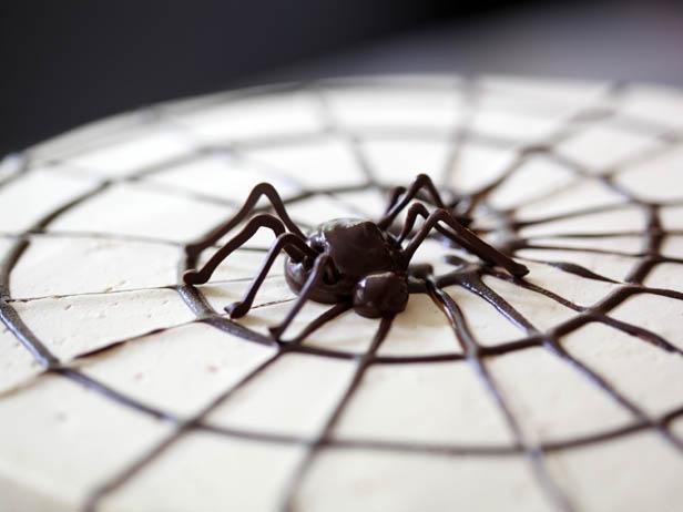 How to Make a Spider Cake for Halloween