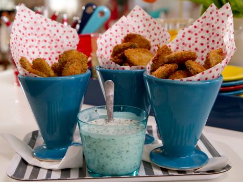 Fried Quick Pickles with Buttermilk Ranch Dippin' Sauce