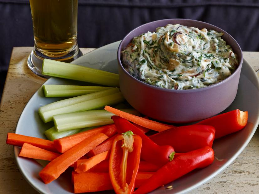 CARAMELIZED ONION SPINACH DIP
Kelsey Nixon
Cooking Channel
Unsalted Butter, Vegetable Oil, Red Onion, Yellow Onion, Kosher Salt, Black Pepper,
Mayonnaise, Sour Cream, Cream Cheese, Cayenne Pepper, Frozen Spinach, Vegetables,
Chips