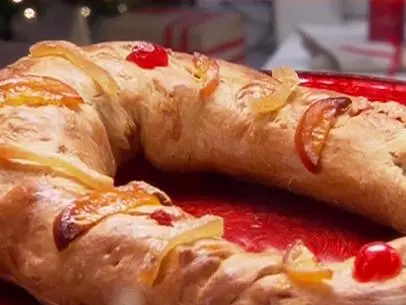 Three Kings Bread - Rosca de Reyes. Ingrid Hoffman
Simply Delicioso
IY-0313
