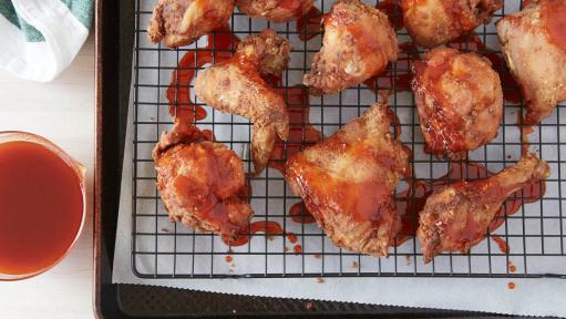 https://cook.fnr.sndimg.com/content/dam/images/cook/fullset/2012/1/26/0/CCCLC105_Twice-Fried-Chicken-with-Sriracha-Honey-Recipe_s4x3.jpg.rend.hgtvcom.511.288.suffix/1412609808165.jpeg