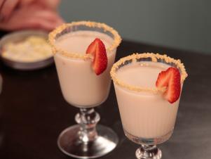 CCCLD104_I-Cant-Believe-Its-Not-Cheesecake-Cocktail-Recipe_s4x3