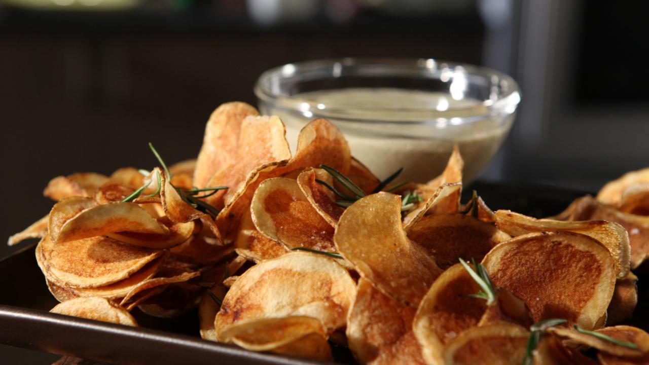 Chips With Blue Cheese Fondue