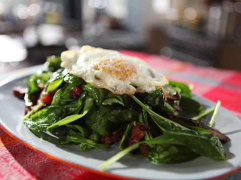 Spinach Salad with Fried Egg, Bacon and Mushrooms