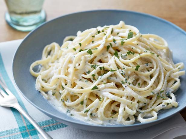 Chicken alfredo with linguine noodles recipe