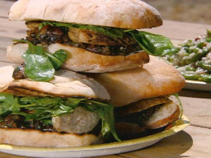 Grilled Chicken Sandwich with Grilled Mushroom Vinaigrette Recipes