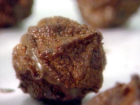 Chocolate-Hazelnut Smooches: Baci D'Alassio