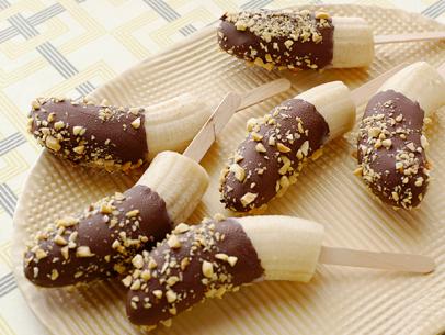 chocolate-covered-banana-pops,CHOCOLATE_COVERED_BANANA_POPS_H_.jpg